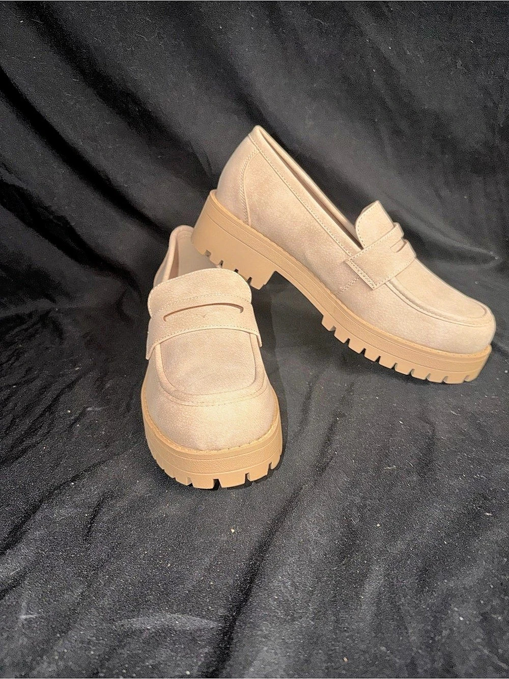 Dirty Laundry Women's 7.5 Beige Faux Suede Voidz Lug Sole Penny Loafers